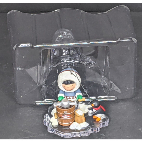 Hallmark FROSTY FRIENDS 2007 Keepsake Ornament Eskimo & Penguin Making Ice Cream - Picture 6 of 8